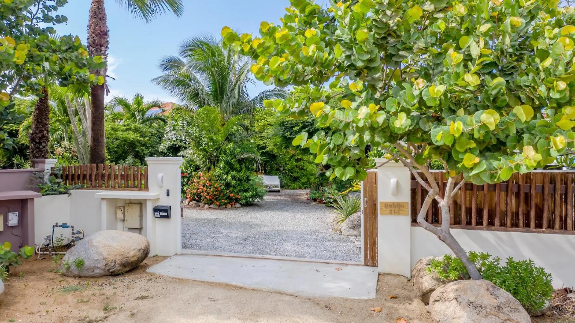 Naima Luxury Home, Cottage & Apartment Rentals Paradera Lodge